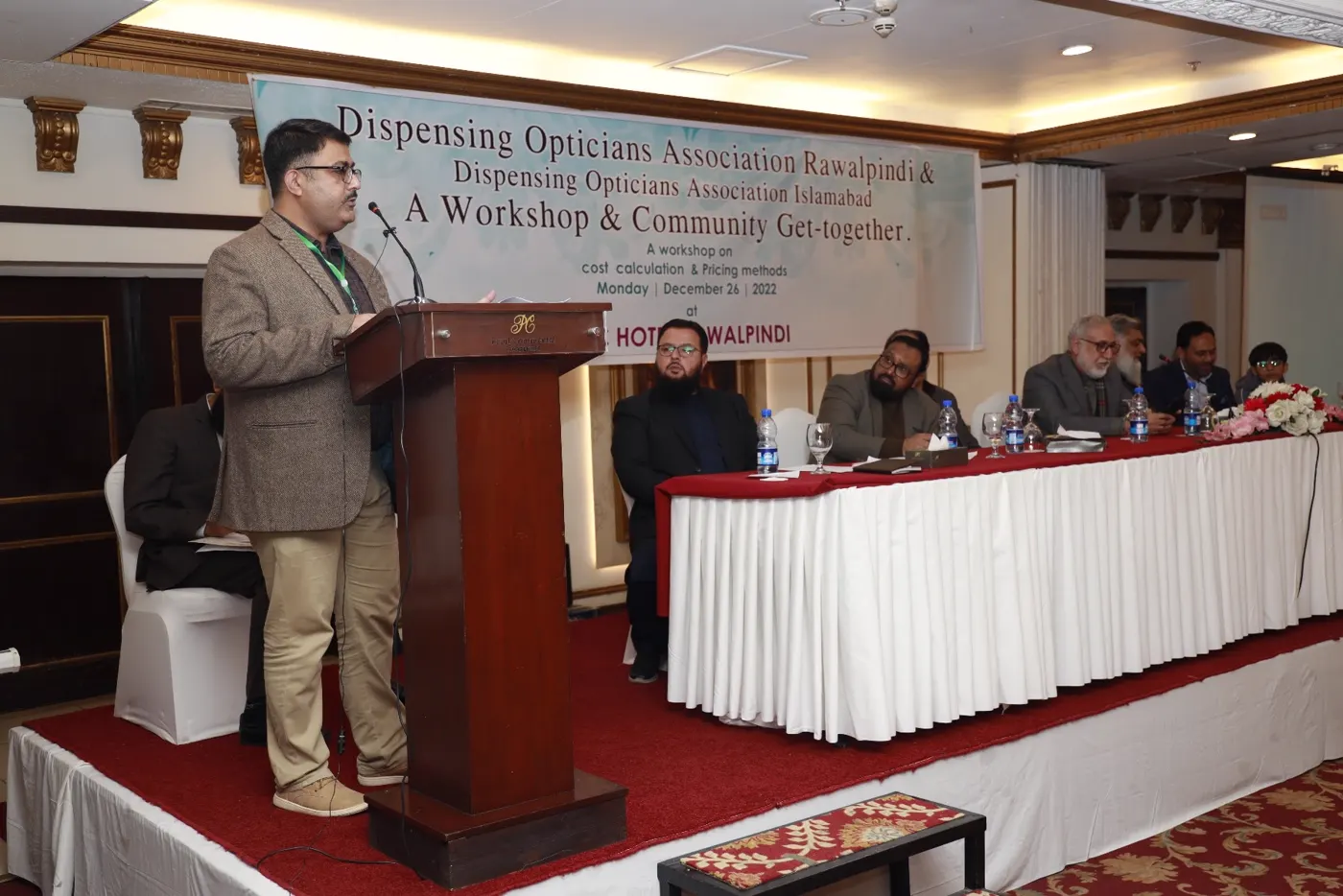 LitGrey Technologies speaker at the podium during the Dispensing Opticians Association workshop on cost calculation and pricing, PC Hotel Rawalpindi